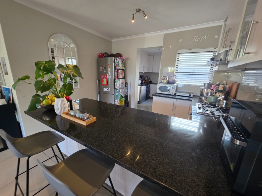 3 Bedroom Property for Sale in Parklands North Western Cape